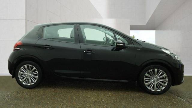 2018 Peugeot 208 1.2 PureTech Signature Euro 6 (s/s) 5dr