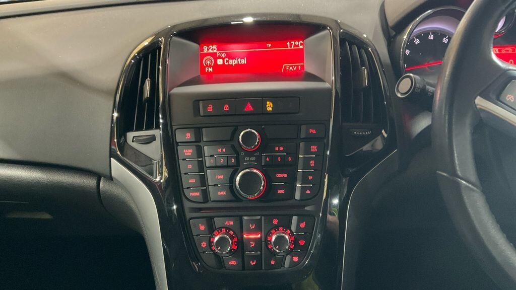 2015 Vauxhall Astra thumbnail 13
