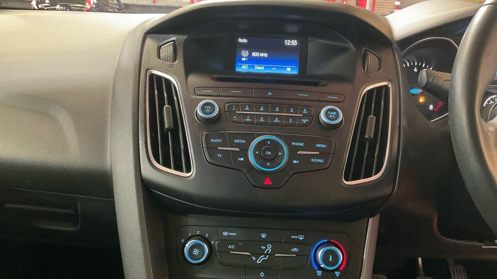 2015 Ford Focus thumbnail 8